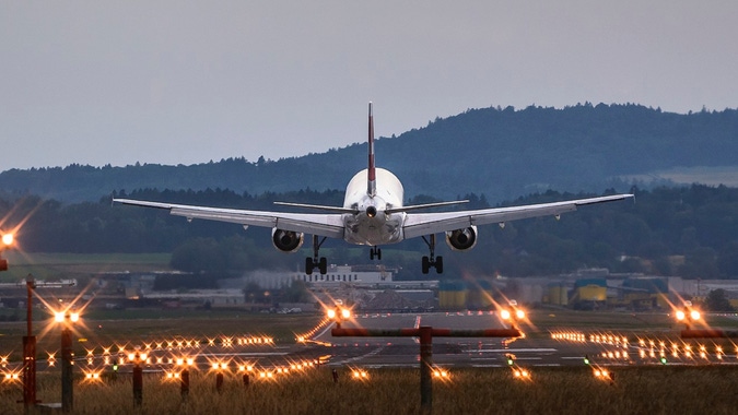 US Airports See Busiest Sunday Since Before Coronavirus Pandemic, Just 178 Canceled Flights