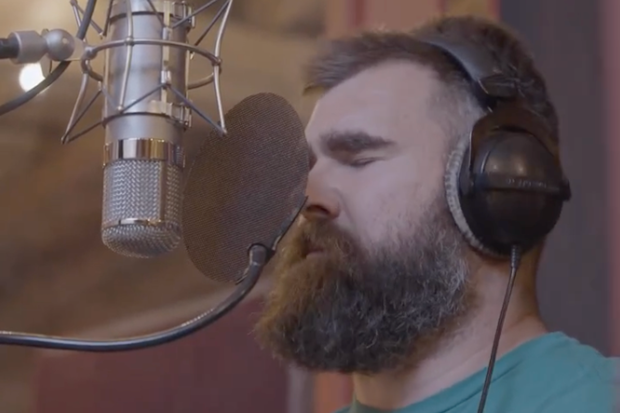 Jason Kelce, Philadelphia Eagles Release Second Holiday Album