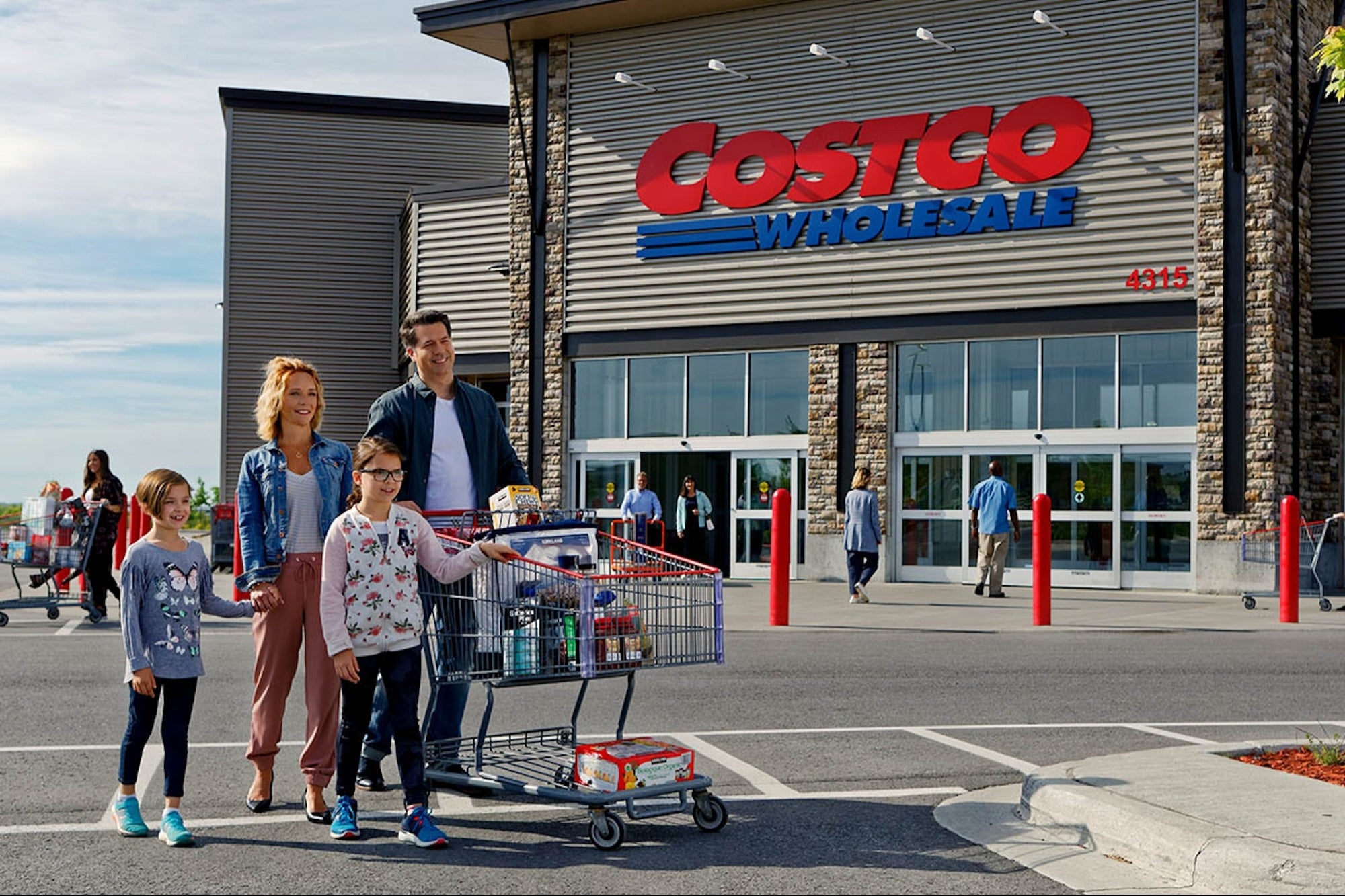 Get a 1-year Costco Gold Star Membership and $20 Digital Costco Shop Card for $60